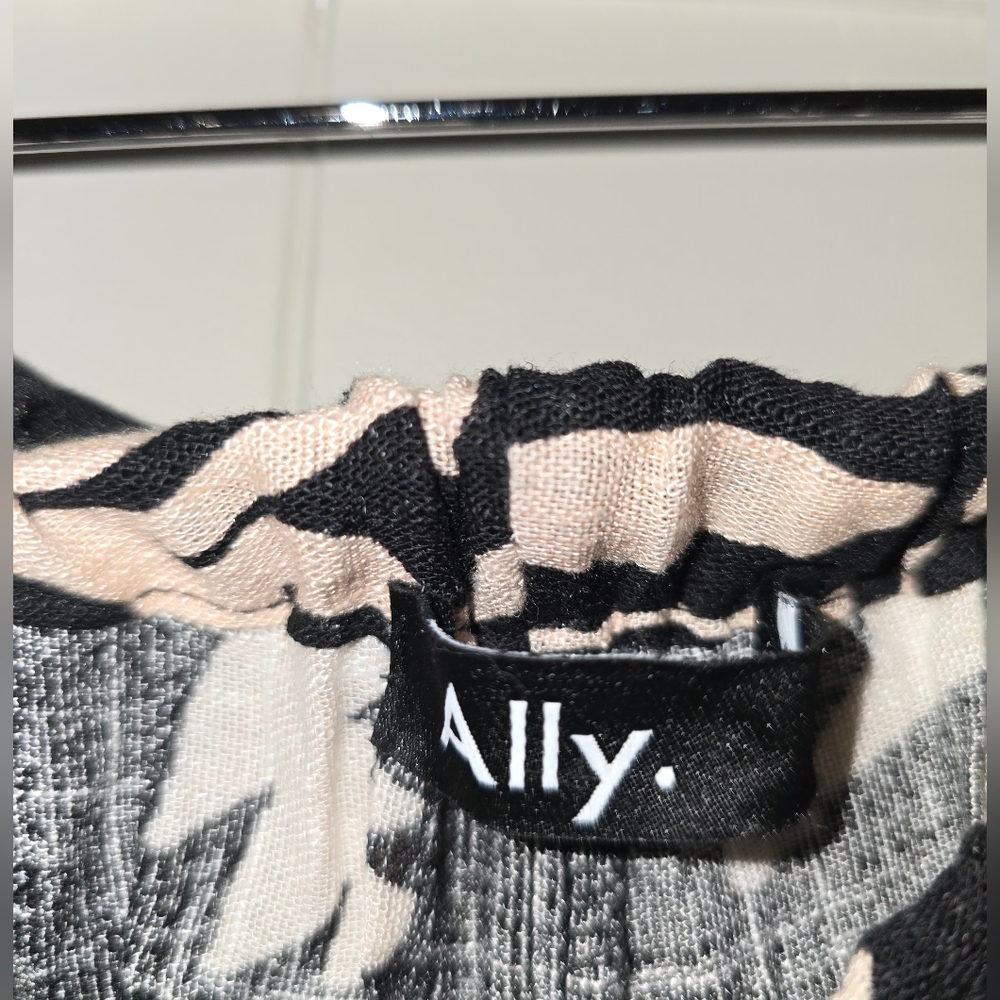5/$25 Bundle deal - Australian casual pants - Picture 4 of 5